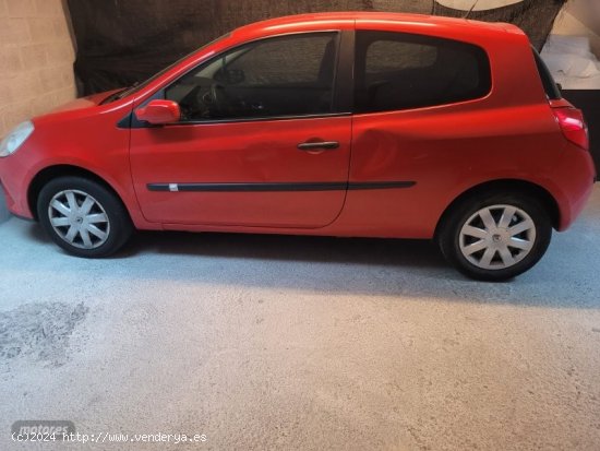 Renault Clio Evolution TCe 90 (67kw) de 2007 con 97.000 Km por 3.000 EUR. en Valencia