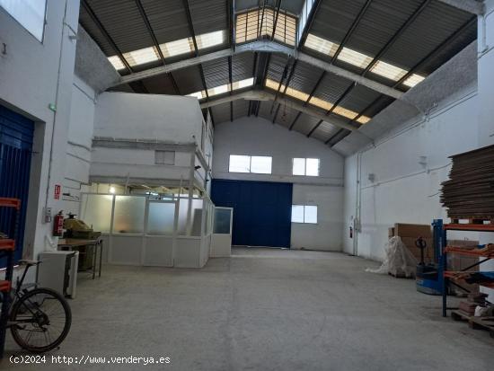 ¡Alquila tu Espacio Industrial en Elche! Nave con Amplios 400m² por solo 1000€ al Mes - ALICANTE