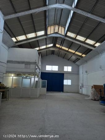 ¡Alquila tu Espacio Industrial en Elche! Nave con Amplios 400m² por solo 1000€ al Mes - ALICANTE