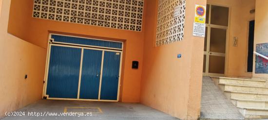  SE VENDE 2 PLAZAS  DE GARAJE CON TRASTERO  EN MUY BUNA ZONA - ALICANTE 