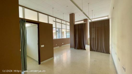  Amplio local comercial en venta en Molins de Rei - BARCELONA 