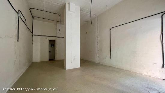 Amplio local comercial en venta en Molins de Rei - BARCELONA