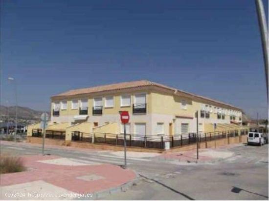 10 viviendas en un edificio plurifamiliar con garajes y trasteros asociados - MURCIA