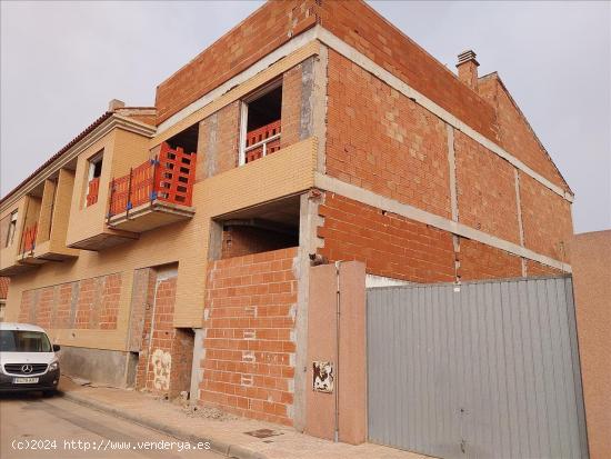 Edificio en construccion detenida del 2009 de 24 viviendas - MURCIA