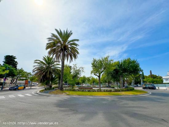 Preciosa casa ideal para una gran familia ubicada cerca de la Playa, de Renfe y Comercio. Visitala. 