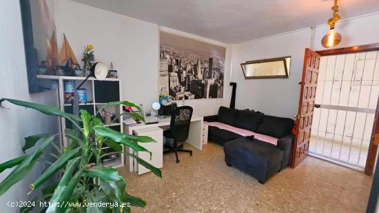 Apartamento tipo estudio con 1 dormitorio en el centro de Torremolinos - MALAGA