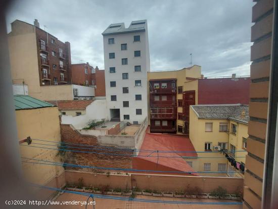 Alquiler de Ático en Ventilla, 2 habitaciones dobles,  dos baños, terraza, - MADRID