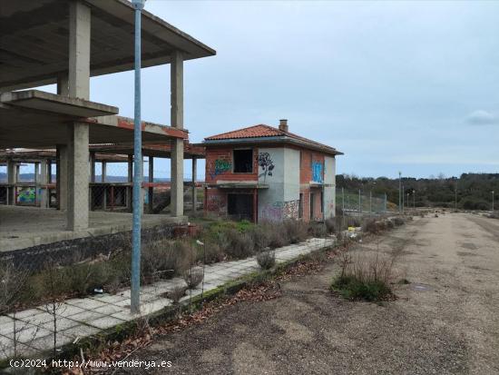 OBRA PARADA EN POBLADURA DEL BERNESGA - LEON