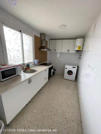 SE VENDE PISO EN ZONA DE LA VERBENA - CADIZ