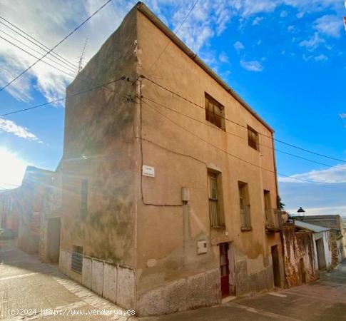 Casa esquinera con estructura reformada en Freginals - TARRAGONA