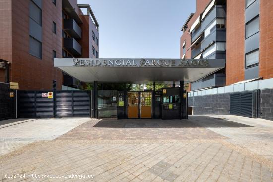 PLAZA AMPLIA DE GARAJE EN RESIDENCIAL PARQUE LAGOS - GRANADA