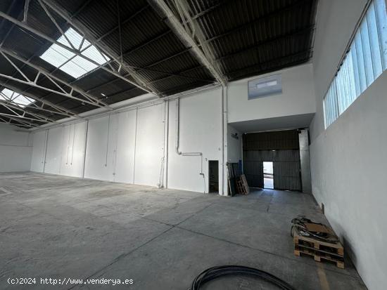 NAVE INDUSTRIAL DE 1000 M2 EN BARBERA DEL VALLES - BARCELONA