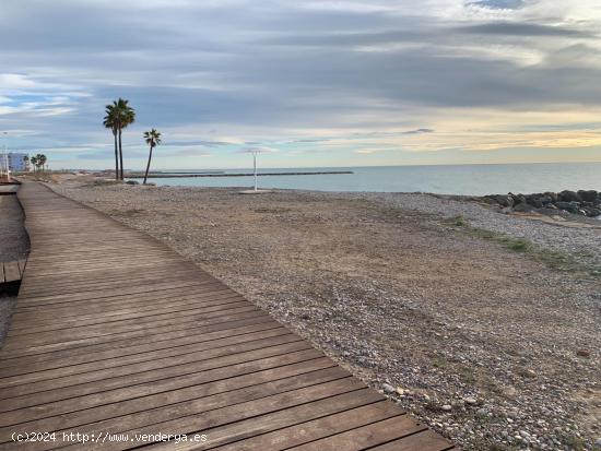 SOLAR EN PRIMERA LINEA DE LA PLAYA DE NULES - CASTELLON