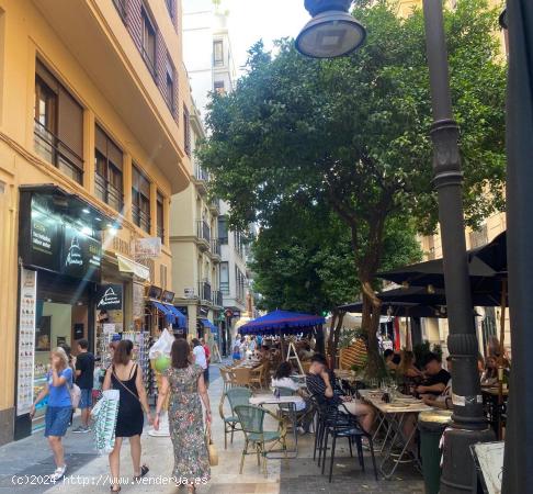  Traspaso de local junto a la plaza del Ayuntamiento - VALENCIA 