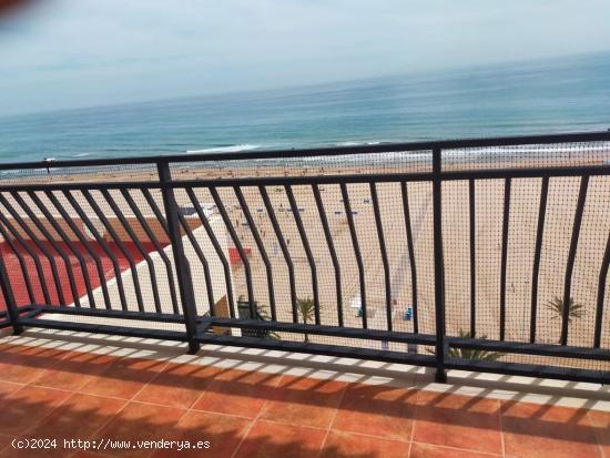 BONITO APARTAMENTO EN 1ªLINEA DE LA PLAYA DE GANDIA - VALENCIA