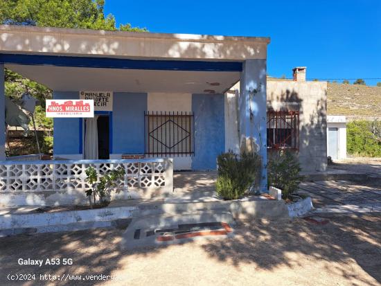 SE VENDE CASA CON TERRENO EN HONDON DE LAS NIEVES - ALICANTE