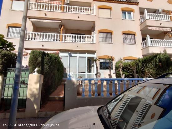 Apartamento en la privilegiada urbanización de Punta Prima - ALICANTE