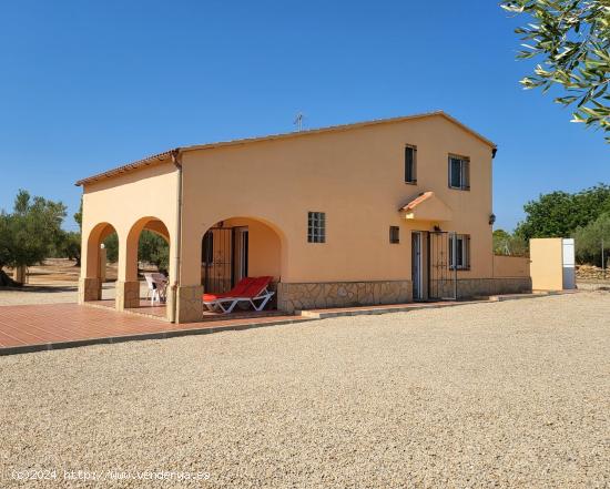 Magnífica Finca Rústica con casa unifamiliar aislada, a tan solo 3 km de la playa - TARRAGONA