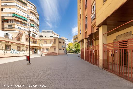  ESTUPENDA OFICINA JUNTO CALLE ALHAMAR - GRANADA 