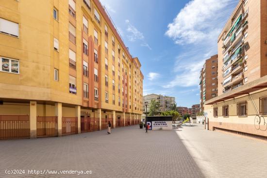 ESTUPENDA OFICINA JUNTO CALLE ALHAMAR - GRANADA