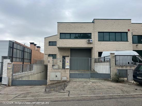  OPORTUNIDAD SE ALQUILA NAVE INDUSTRIAL DE 754 M2 - MADRID 