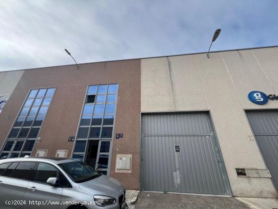  ALQUILER DE NAVE INDUSTRIAL 200M2 - MADRID 