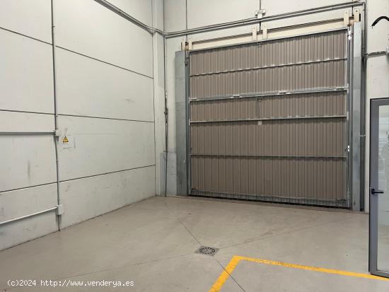 ALQUILER DE NAVE INDUSTRIAL 200M2 - MADRID