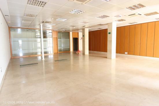 SE ALQUILA LOCAL COMERCIAL EN PLENO CENTRO DE RONDA - MALAGA