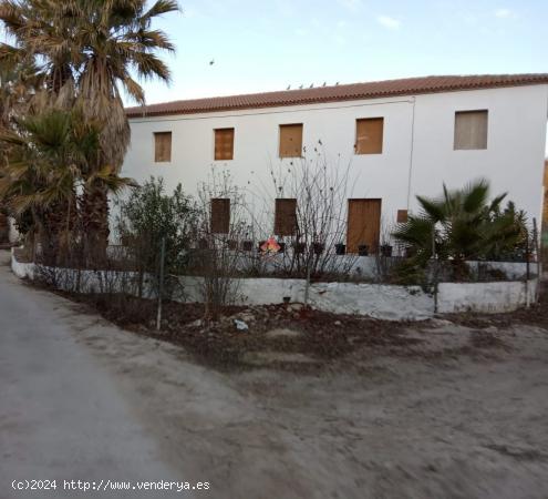  SE VENDE CASA DE CAMPO CON TERRENO EN ZONA LLANO DE LA CRUZ - MALAGA 