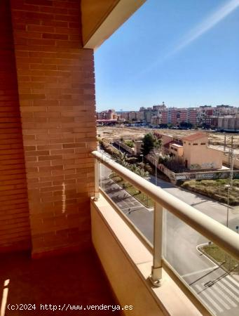 ALQUILER DE EXCELENTE VIVIENDA ZONA PAU I URBANIZACIÓN - ALICANTE