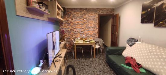  Bonito piso en Vía Julia junto al metro, 2 habitaciones,2 baños - BARCELONA 