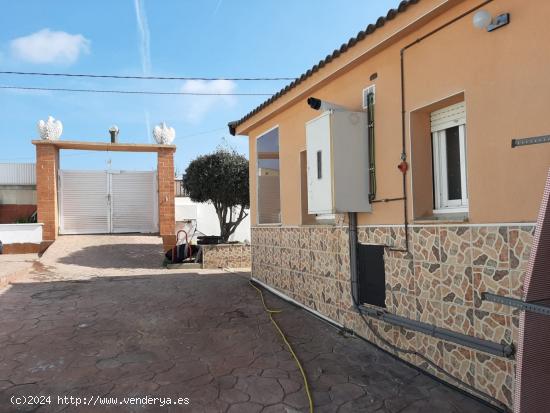 BONITA CASA CON PISCINA EN EL PRIORATO DE LA BISBAL - TARRAGONA