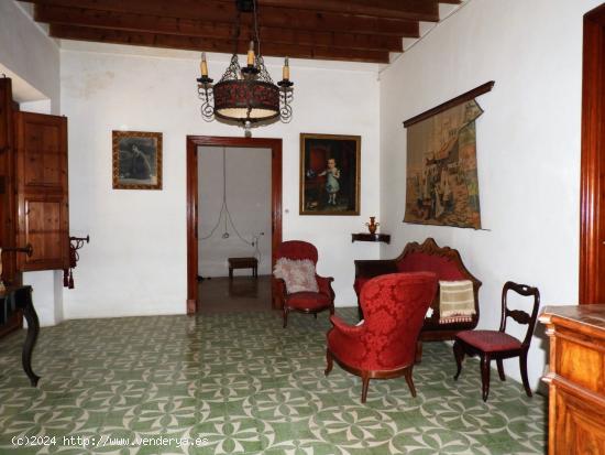 Casa señorial haciendo esquina en Felanitx - BALEARES