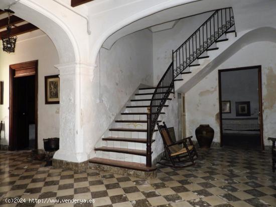 Casa señorial haciendo esquina en Felanitx - BALEARES