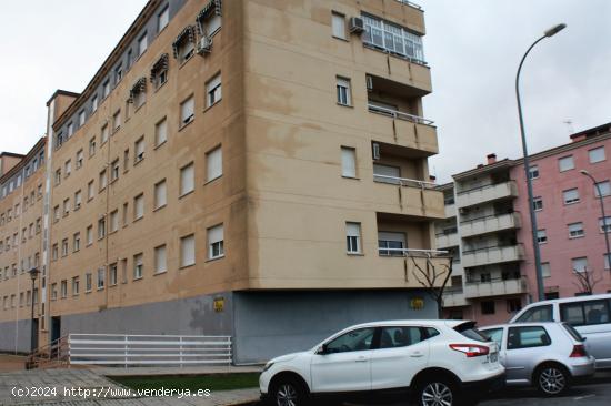 Local en Zona Avenida de Salamanca - CACERES