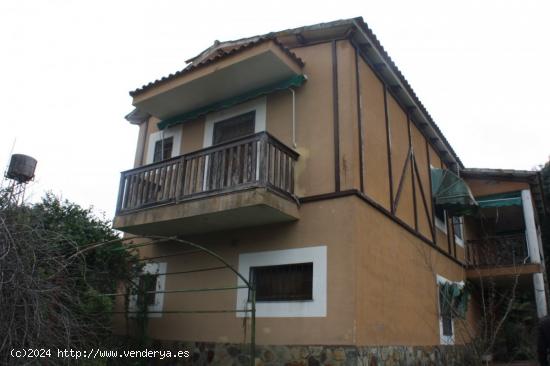  Chalet en la carretera del Valle en el tèrmino de las Casas del Castañar - CACERES 