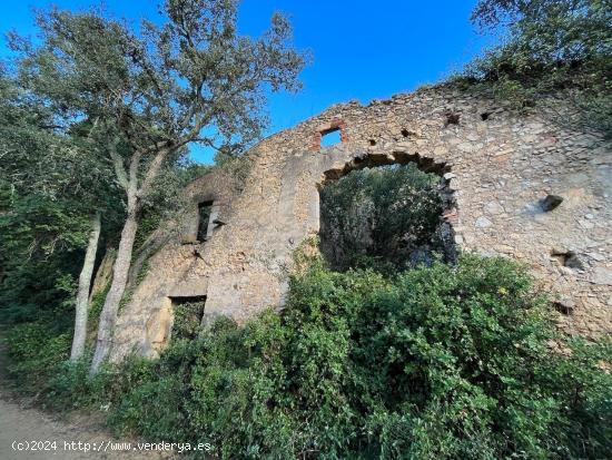 Masia en ruinas en Santa Susanna - BARCELONA