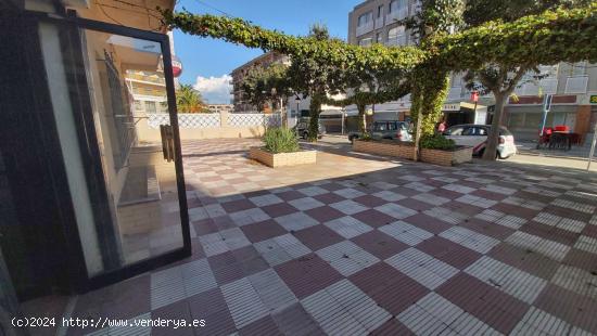 Magnífico local comercial con gran terraza ideal hostelería u ocio nocturno - BARCELONA