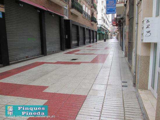  Local comercial seminuevo en el centro de Calella de 176 m2 muy bien situado - BARCELONA 