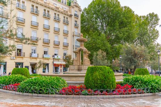 PISAZO CON GARAJE INCLUIDO EN EL CENTRO DE GRANADA - GRANADA