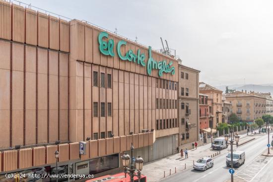 PISAZO CON GARAJE INCLUIDO EN EL CENTRO DE GRANADA - GRANADA