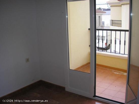 INMOBILIARIA TEJARES VENDE ADOSADO - ALBACETE