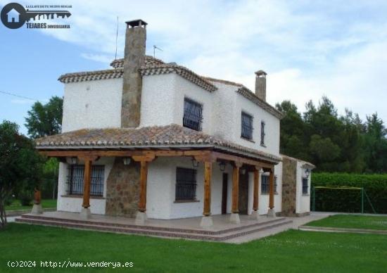 INMOBILIARIA TEJARES VENDE CHALET EN URB. AGUA SOL - ALBACETE