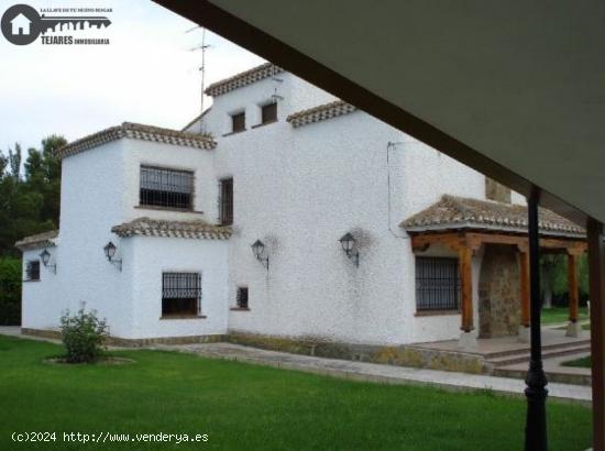 INMOBILIARIA TEJARES VENDE CHALET EN URB. AGUA SOL - ALBACETE