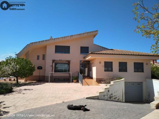  INMOBILIARIA TEJARES VENTE ESTUPENDO CHALET EN CAMPOALEGRE - ALBACETE 