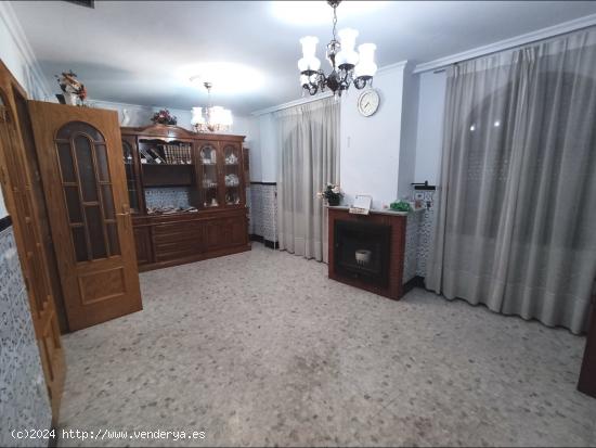 Gran casa semi céntrica en Cabra - CORDOBA