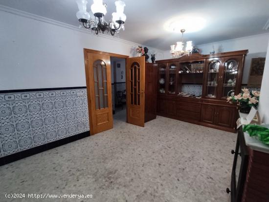 Gran casa semi céntrica en Cabra - CORDOBA