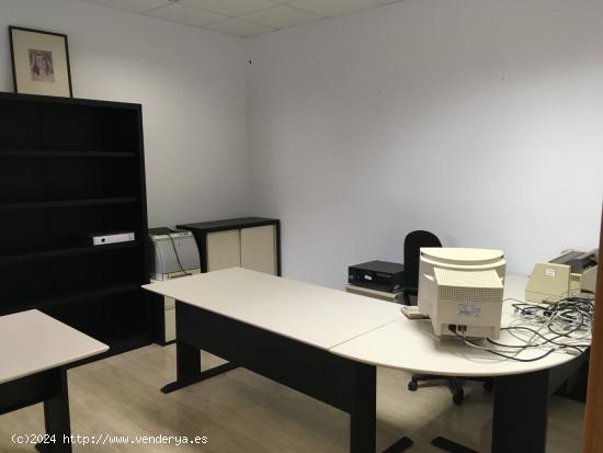 ALQUILER NAVE INDUSTRIAL CON AMPLIAS OFICINAS EN POLIGONO - MURCIA