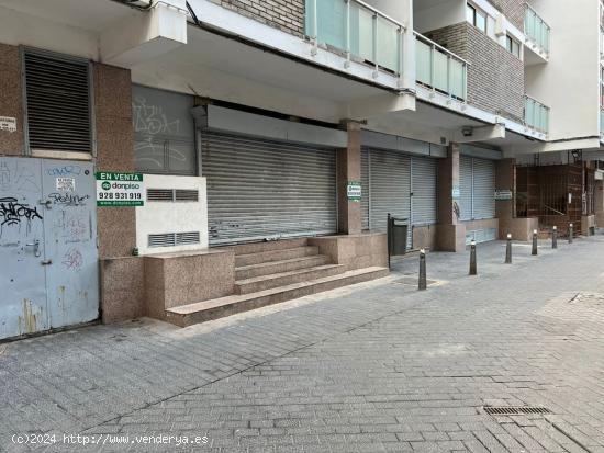 VENTA LOCAL COMERCIAL JUNTO A PLAYA CANTERAS Y PARQUE SANTA CATALINA. - LAS PALMAS