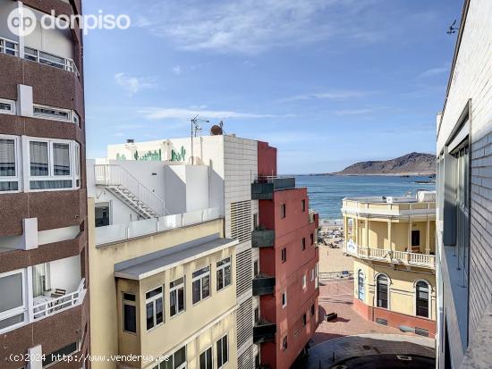 Amplio dúplex en última planta de edificio al lado de la playa de Canteras. - LAS PALMAS